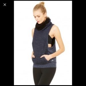 Alo size small Sherpa sleeveless pullover EUC